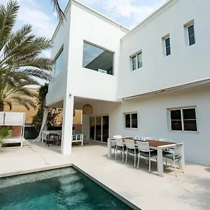 Deema The Lakes Luxury 3 Bd Pool Villa Dubai